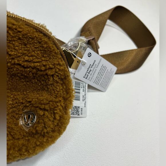 NWT Lululemon Everywhere Belt Bag Fleece Teddy Sherpa Furry Brown Gold Caramel - Picture 15 of 16